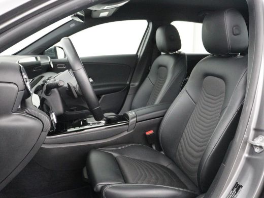 Mercedes-Benz A-Klasse 250e Style | SOH 92% | Stoelverwarming | Sfeerverlichting | Keyless | Camera | Navigatie | Widesc... ActivLease financial lease