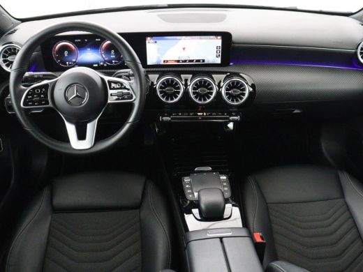 Mercedes-Benz A-Klasse 250e Style | SOH 92% | Stoelverwarming | Sfeerverlichting | Keyless | Camera | Navigatie | Widesc... ActivLease financial lease