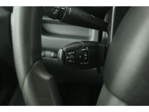 Opel Vivaro 2.0 CDTI L3H1 | Airco | Cruise | 3 Zits | Camera | Trekhaak | Imperiaal | Parkeersens. ActivLease financial lease