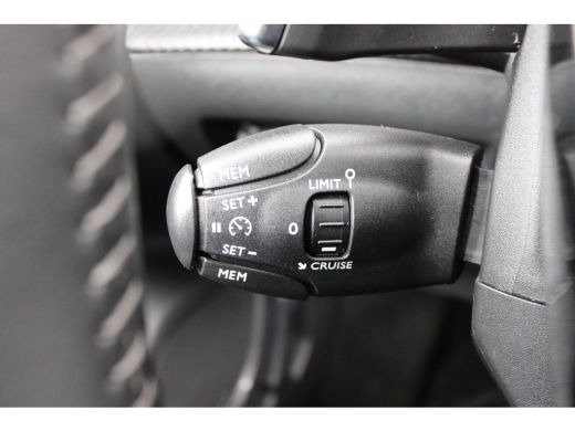 Peugeot 2008 1.2 PureTech Allure Pack | Automaat | Navi by app | Apple carplay | Camera | NL auto | 3D Instrum... ActivLease financial lease