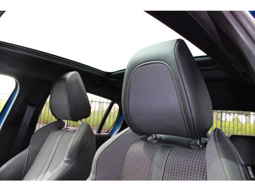 Peugeot 208 1.2 PureTech 130pk GT | Automaat | Navigatie | Camera | Panoramadak | NL auto | 1e Eigenaar | 31... ActivLease financial lease