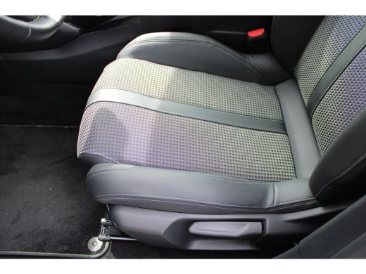 Peugeot 208 1.2 PureTech 130pk GT | Automaat | Navigatie | Camera | Panoramadak | NL auto | 1e Eigenaar | 31... ActivLease financial lease