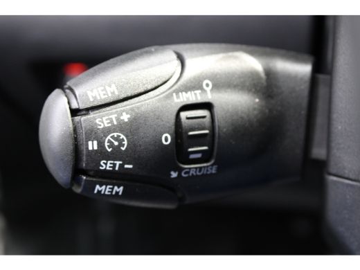 Peugeot 208 1.2 PureTech 130pk GT | Automaat | Navigatie | Camera | Panoramadak | NL auto | 1e Eigenaar | 31... ActivLease financial lease