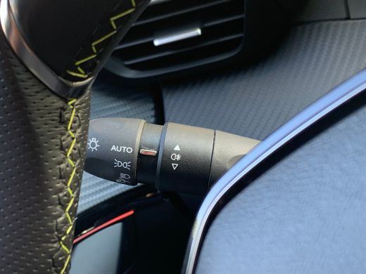 Peugeot 208 1.2 PureTech GT Pack Airco | Camera | Cruise Control | DAB | Keyless | LED | LMV 17" | Navi | PDC... ActivLease financial lease