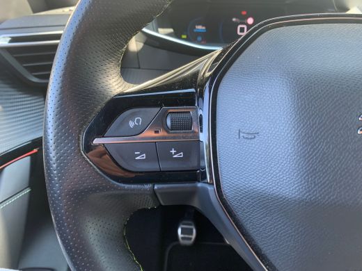 Peugeot 208 1.2 PureTech GT Pack Airco | Camera | Cruise Control | DAB | Keyless | LED | LMV 17" | Navi | PDC... ActivLease financial lease