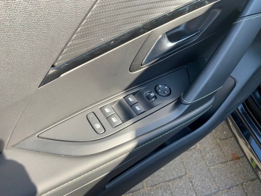 Peugeot 208 1.2 PureTech GT Pack Airco | Camera | Cruise Control | DAB | Keyless | LED | LMV 17" | Navi | PDC... ActivLease financial lease