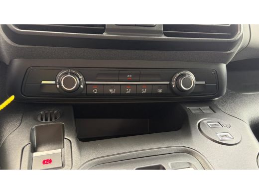 Peugeot e-Rifter Rifter EV 50KWH 136PK L1 ALLURE / NAVI / AIRCO / LED / PDC / CAMERA / WINTERPAKKET / UNIEK !! ActivLease financial lease