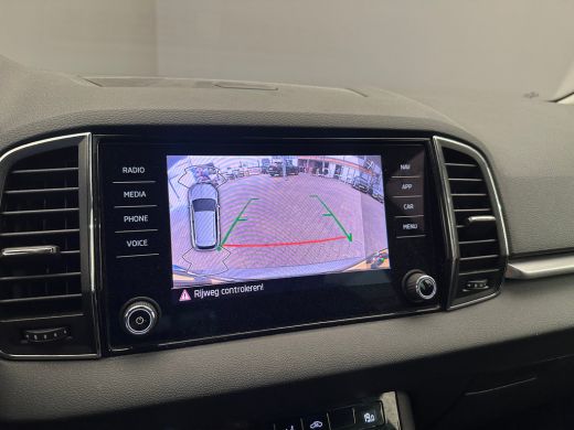 Skoda Karoq 1.5 TSI ACT Business Edition 1500KG Trekgewicht! | Camera | Parkeersensoren Voor + Achter | Carpl... ActivLease financial lease