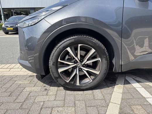 Toyota C-HR 2.0 Plug-in Hybrid 220 Dynamic ActivLease financial lease