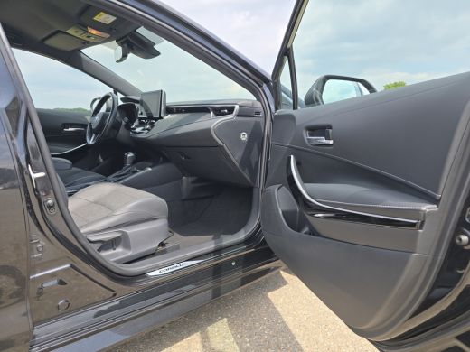 Toyota Corolla 1.8 Hybrid - Euro 6 - 122 Pk - Navi - ParkeerCamera - Climate Control ActivLease financial lease