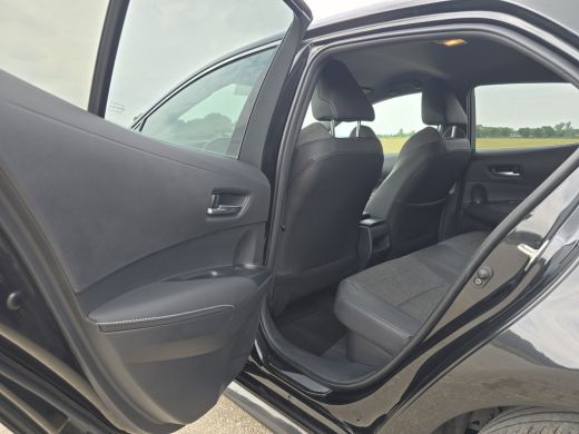 Toyota Corolla 1.8 Hybrid - Euro 6 - 122 Pk - Navi - ParkeerCamera - Climate Control ActivLease financial lease