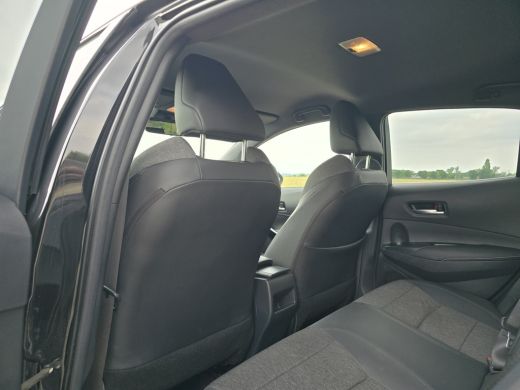 Toyota Corolla 1.8 Hybrid - Euro 6 - 122 Pk - Navi - ParkeerCamera - Climate Control ActivLease financial lease