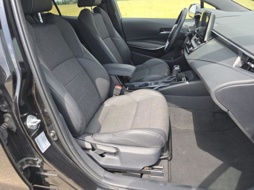 Toyota Corolla 1.8 Hybrid - Euro 6 - 122 Pk - Navi - ParkeerCamera - Climate Control ActivLease financial lease