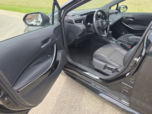 Toyota Corolla 1.8 Hybrid - Euro 6 - 122 Pk - Navi - ParkeerCamera - Climate Control ActivLease financial lease