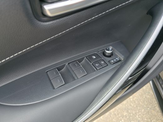 Toyota Corolla 1.8 Hybrid - Euro 6 - 122 Pk - Navi - ParkeerCamera - Climate Control ActivLease financial lease