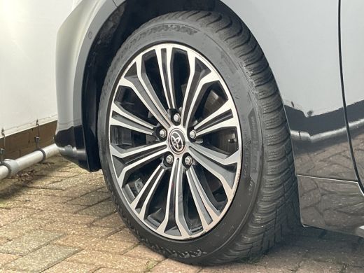 Toyota Corolla Touring Sports 1.8 Hybrid Stoel/Stuurverw. Business Plus ActivLease financial lease