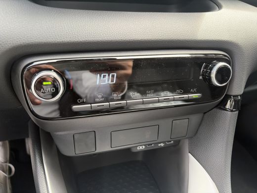 Toyota Yaris 1.5 Hybrid 115 Comfort ActivLease financial lease