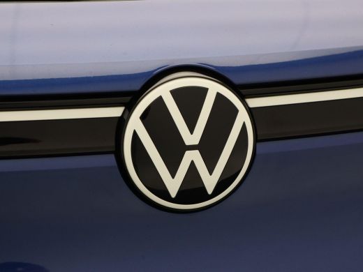 Volkswagen ID.4 First 77 kWh 204 Pk | Stoel/Stuurverwarming | Camera | Half Leer | CarPlay | Adaptive cruise | 20... ActivLease financial lease
