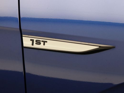 Volkswagen ID.4 First 77 kWh 204 Pk | Stoel/Stuurverwarming | Camera | Half Leer | CarPlay | Adaptive cruise | 20... ActivLease financial lease