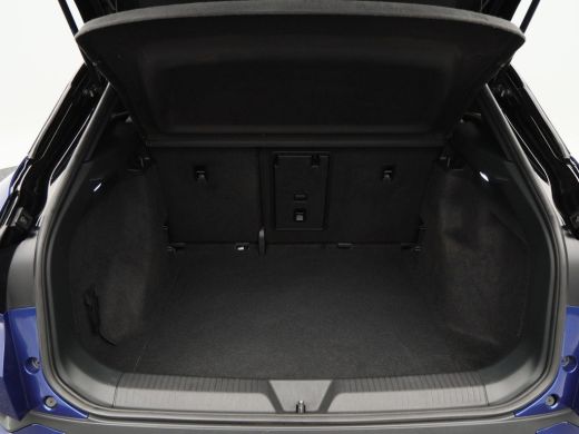 Volkswagen ID.4 First 77 kWh 204 Pk | Stoel/Stuurverwarming | Camera | Half Leer | CarPlay | Adaptive cruise | 20... ActivLease financial lease