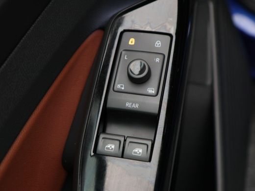 Volkswagen ID.4 First 77 kWh 204 Pk | Stoel/Stuurverwarming | Camera | Half Leer | CarPlay | Adaptive cruise | 20... ActivLease financial lease