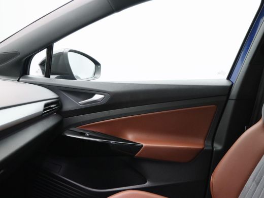 Volkswagen ID.4 First 77 kWh 204 Pk | Stoel/Stuurverwarming | Camera | Half Leer | CarPlay | Adaptive cruise | 20... ActivLease financial lease