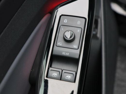 Volkswagen ID.4 Pro 77 kWh 204 Pk | Stoel/Stuurverwarming | 360 Camera | Trekhaak | Adaptive Cruise | CarPlay | 1... ActivLease financial lease