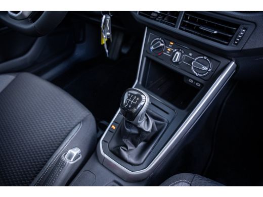 Volkswagen Polo Life Edition | Achteruitrijcamera (Rear View) | Parkeersensoren voor en achter (Park Distance Con... ActivLease financial lease