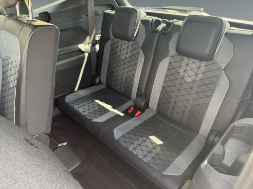 Volkswagen Tiguan Allspace 1.5 150pk TSI R-Line Business+ 7p. Panoramaschuif-kanteldak | Navigatie 'Discover Pro | Winter Pa... ActivLease financial lease