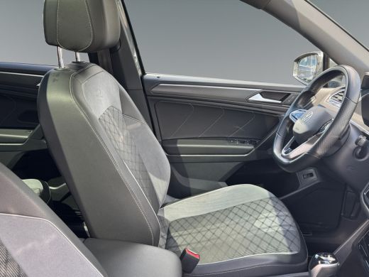 Volkswagen Tiguan Allspace 1.5 150pk TSI R-Line Business+ 7p. Panoramaschuif-kanteldak | Navigatie 'Discover Pro | Winter Pa... ActivLease financial lease