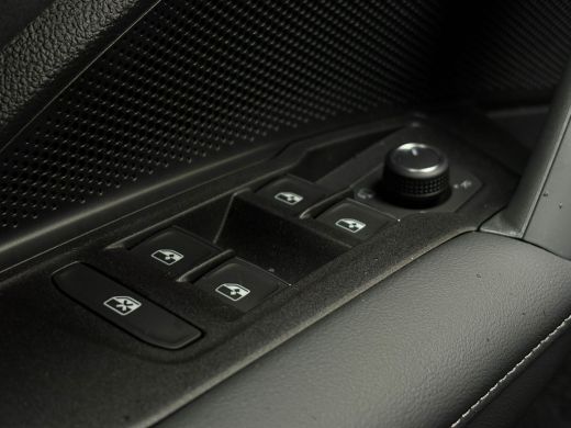 Volkswagen Tiguan R-Line Edition - eHybrid | 'App-Connect' draadloze smartphone integratie | Achteruitrijcamera (Re... ActivLease financial lease