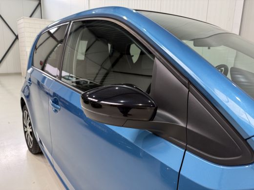 Volkswagen up! 1.0 65pk 5drs. Black Style | Camera | Cruise ActivLease financial lease