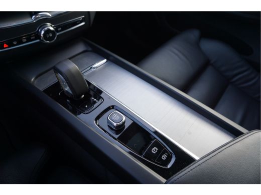 Volvo  XC60 2.0 T6 Plug-in hybrid AWD Ultimate Dark Head-Up Long-Range 20"Velgen Schuifdak. ActivLease financial lease