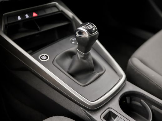 Audi A3 Sportback 30 TFSI Sport (APPLE CARPLAY, GROOT NAVI, CAMERA, ELEK STOEL, ADAPTIVE CRUISE, STOELVER... ActivLease financial lease