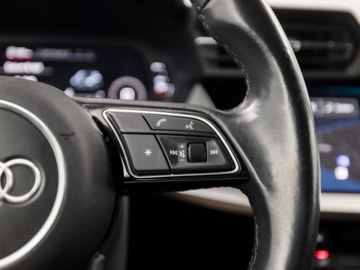 Audi A3 Sportback 30 TFSI Sport (APPLE CARPLAY, GROOT NAVI, CAMERA, ELEK STOEL, ADAPTIVE CRUISE, STOELVER... ActivLease financial lease