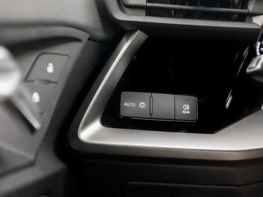 Audi A3 Sportback 30 TFSI Sport (APPLE CARPLAY, GROOT NAVI, CAMERA, ELEK STOEL, ADAPTIVE CRUISE, STOELVER... ActivLease financial lease