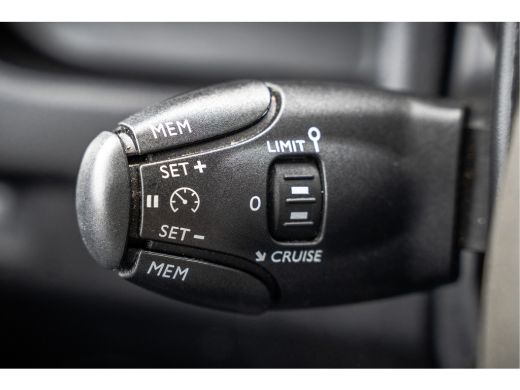 Opel Vivaro 1.5 | 3-Zits | 1e Eigenaar | Camera | Inrichting | Cruise | Airco | Trekhaak ActivLease financial lease