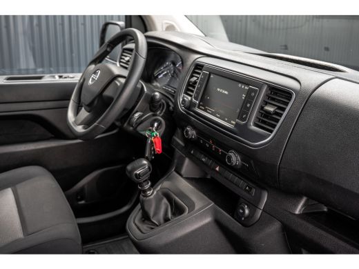 Opel Vivaro 1.5 | 3-Zits | 1e Eigenaar | Camera | Inrichting | Cruise | Airco | Trekhaak ActivLease financial lease