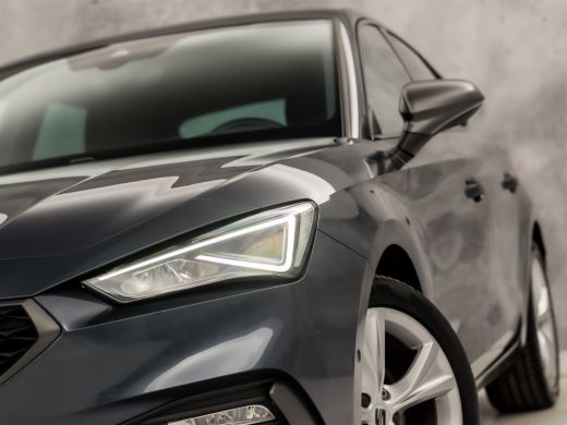 Seat Leon 1.0 TSI FR Sport (APPLE CARPLAY, GROOT NAVI, GETINT GLAS, PARKEERSENSOREN, SPORTSTOELEN, ADAPTIVE... ActivLease financial lease