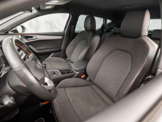 Seat Leon 1.0 TSI FR Sport (APPLE CARPLAY, GROOT NAVI, GETINT GLAS, PARKEERSENSOREN, SPORTSTOELEN, ADAPTIVE... ActivLease financial lease