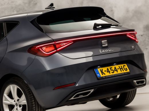 Seat Leon 1.0 TSI FR Sport (APPLE CARPLAY, GROOT NAVI, GETINT GLAS, PARKEERSENSOREN, SPORTSTOELEN, ADAPTIVE... ActivLease financial lease