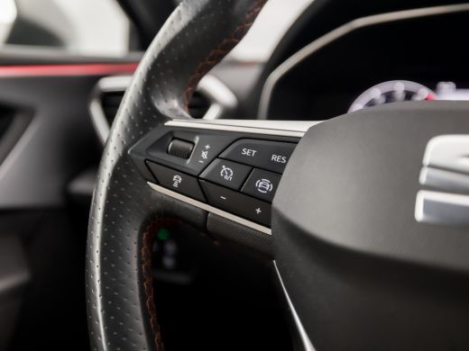 Seat Leon 1.0 TSI FR Sport (APPLE CARPLAY, GROOT NAVI, GETINT GLAS, PARKEERSENSOREN, SPORTSTOELEN, ADAPTIVE... ActivLease financial lease