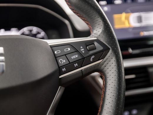 Seat Leon 1.0 TSI FR Sport (APPLE CARPLAY, GROOT NAVI, GETINT GLAS, PARKEERSENSOREN, SPORTSTOELEN, ADAPTIVE... ActivLease financial lease