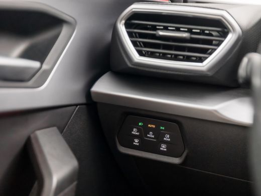Seat Leon 1.0 TSI FR Sport (APPLE CARPLAY, GROOT NAVI, GETINT GLAS, PARKEERSENSOREN, SPORTSTOELEN, ADAPTIVE... ActivLease financial lease