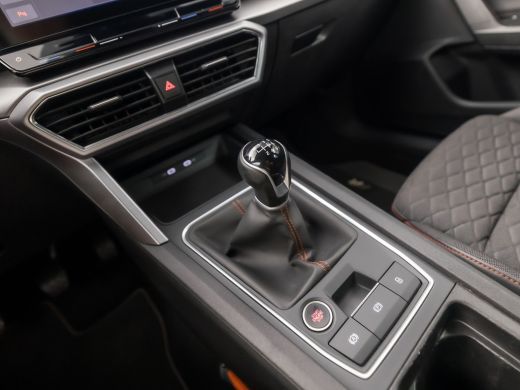 Seat Leon 1.0 TSI FR Sport (APPLE CARPLAY, GROOT NAVI, GETINT GLAS, PARKEERSENSOREN, SPORTSTOELEN, ADAPTIVE... ActivLease financial lease