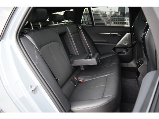 BMW M5 Touring | Kreidegrau Ind. | Ultimate Pack | Keramisch | Pano | Trekh | B&W | DA+ ActivLease financial lease