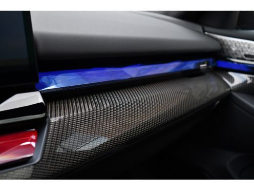 BMW M5 Touring | Kreidegrau Ind. | Ultimate Pack | Keramisch | Pano | Trekh | B&W | DA+ ActivLease financial lease