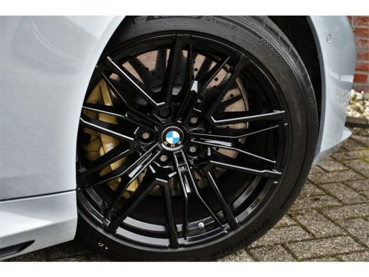 BMW M5 Touring | Kreidegrau Ind. | Ultimate Pack | Keramisch | Pano | Trekh | B&W | DA+ ActivLease financial lease