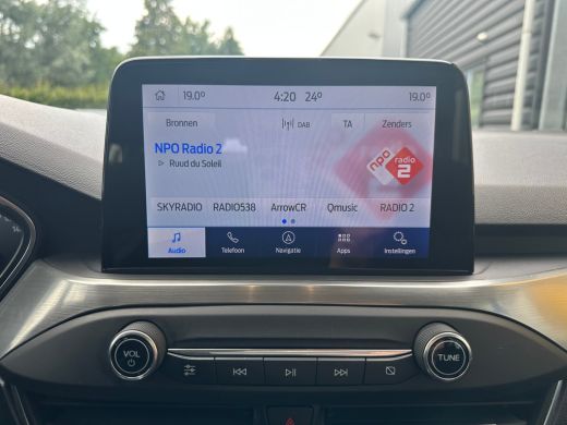Ford Focus 1.0 125PK Titanium | CLIMATE CONTROL| PARKEER SENSOREN V&A | CRUISE CONTROL| NAVI| DAB| KEYLESS E... ActivLease financial lease