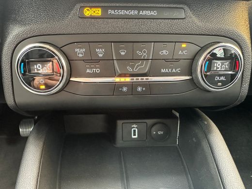 Ford Focus 1.0 125PK Titanium | CLIMATE CONTROL| PARKEER SENSOREN V&A | CRUISE CONTROL| NAVI| DAB| KEYLESS E... ActivLease financial lease
